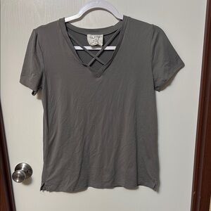 Sadie & Sage Gray V-Neck Women's Top Size S